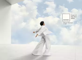 Blog - Kolor roku 2026 Pantone, który unosi się jak mgła – Cloud Dancer